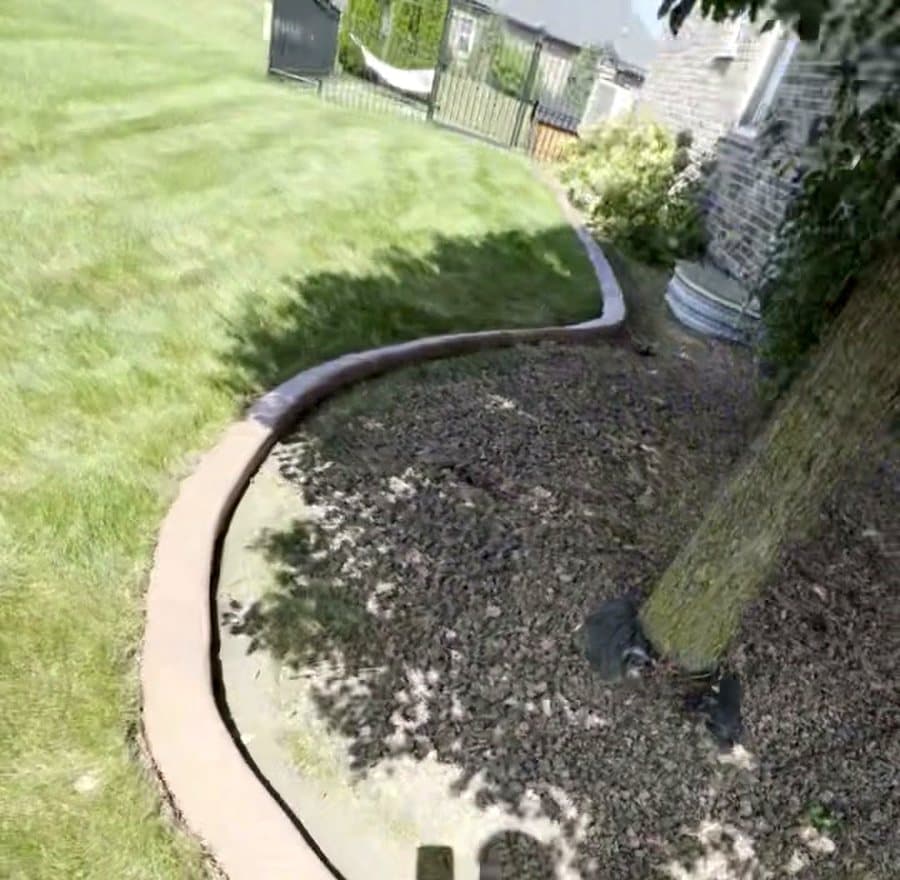 Poured concrete landscape edging along a front bed in the Manhattan, IL area