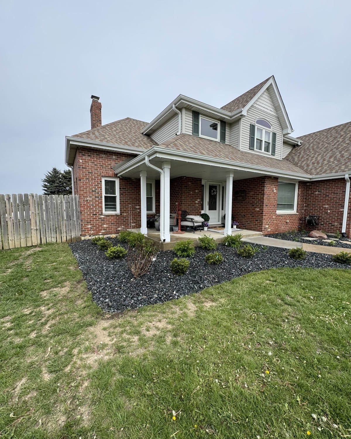Front yard and cleaned landscape beds in the Manhattan, IL area after a fall cleanup