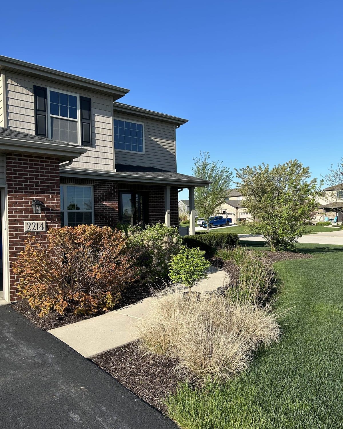 Driveway bed and lawn edge